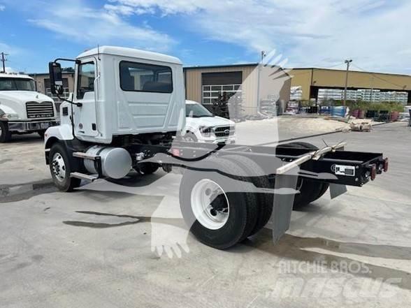 Mack MD6 Tipper trucks