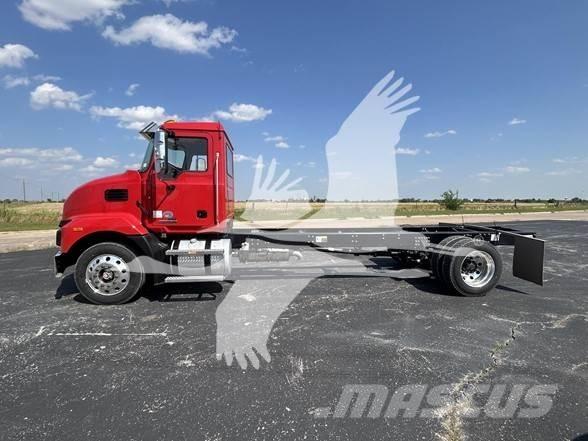 Mack MD6 Chassis Cab trucks