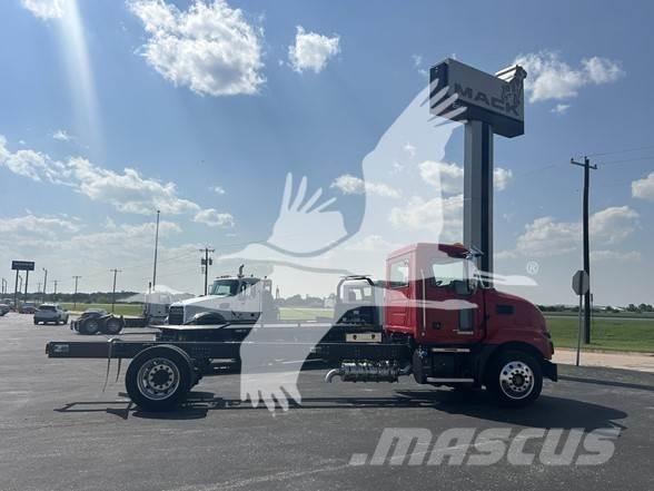 Mack MD6 Chassis Cab trucks