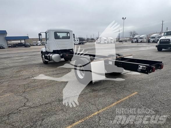 Mack MD6 Chassis Cab trucks