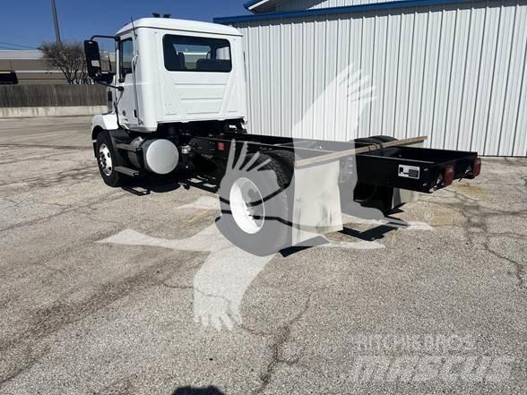 Mack MD6 Chassis Cab trucks