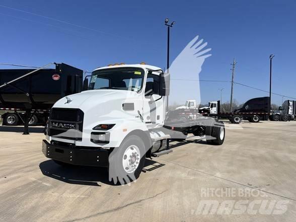 Mack MD6 Chassis Cab trucks