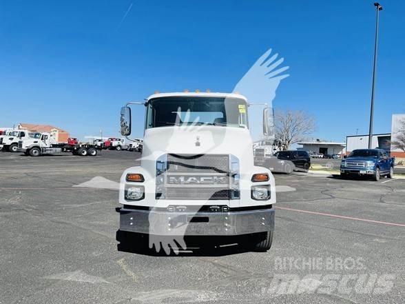 Mack MD6 Chassis Cab trucks