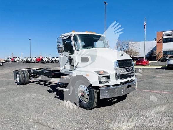 Mack MD6 Chassis Cab trucks