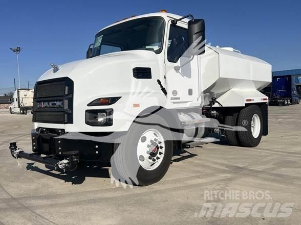 Mack MD6 Tanker trucks