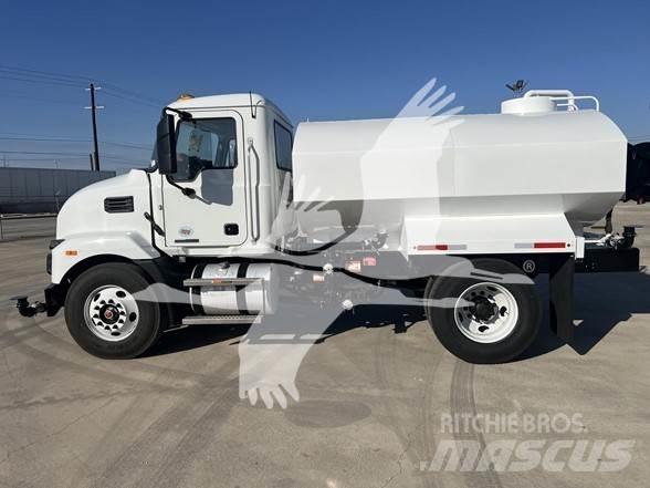 Mack MD6 Tanker trucks