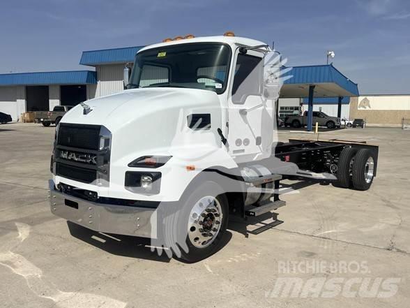 Mack MD6 Chassis Cab trucks