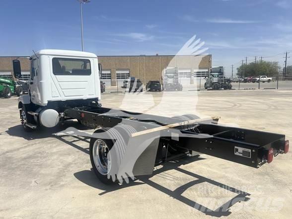 Mack MD6 Chassis Cab trucks