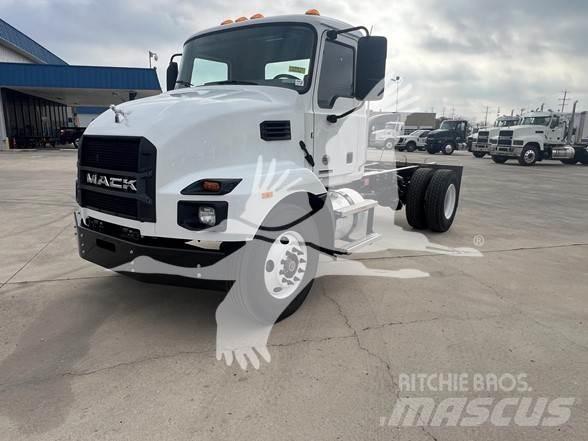 Mack MD6 Chassis Cab trucks