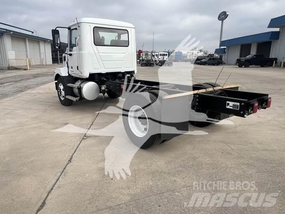 Mack MD6 Chassis Cab trucks