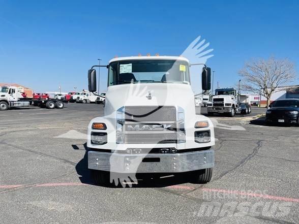 Mack MD6 Chassis Cab trucks