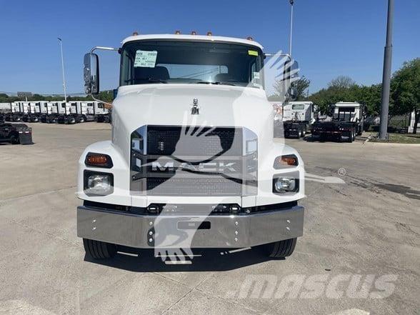 Mack MD6 Truck Tractor Units
