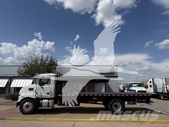 Mack MD6 Flatbed/Dropside trucks