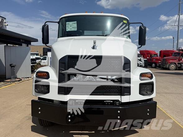 Mack MD6 Flatbed/Dropside trucks