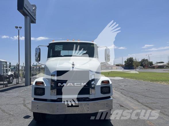 Mack MD6 Chassis Cab trucks