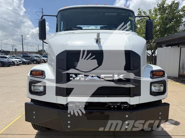 Mack MD6 Chassis Cab trucks
