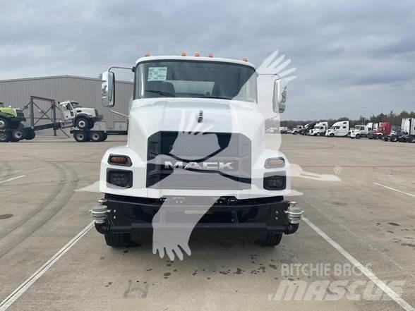 Mack MD7 Tanker trucks