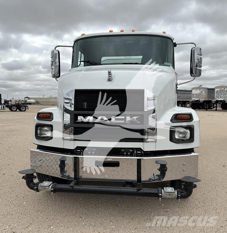 Mack MD7 Tanker trucks