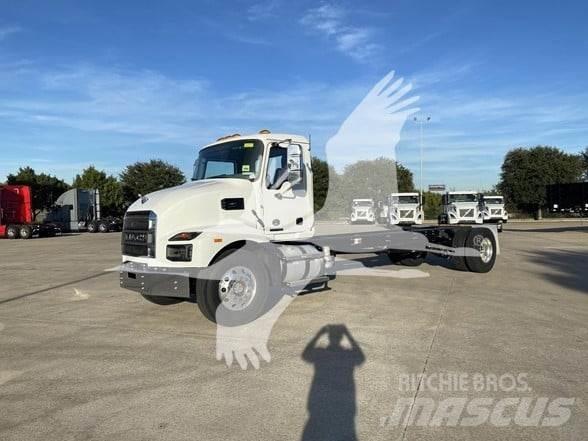 Mack MD7 Chassis Cab trucks