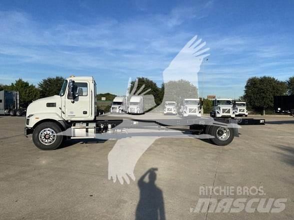 Mack MD7 Chassis Cab trucks