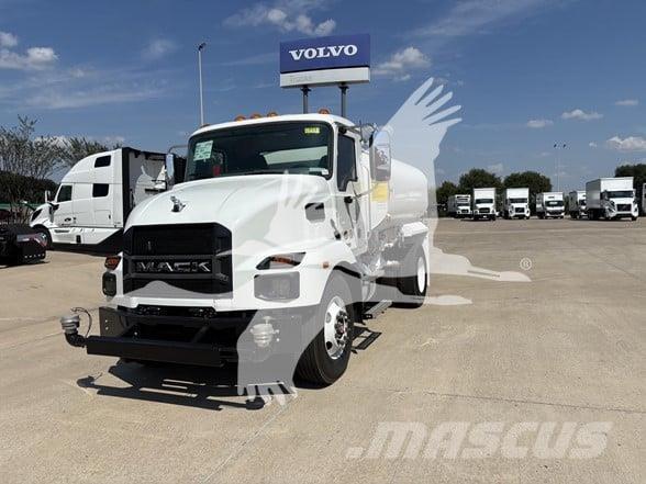 Mack MD7 Tanker trucks