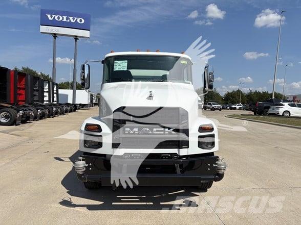 Mack MD7 Tanker trucks