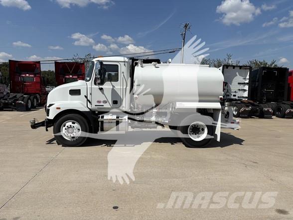 Mack MD7 Tanker trucks