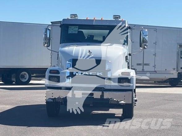 Mack MD7 Tanker trucks