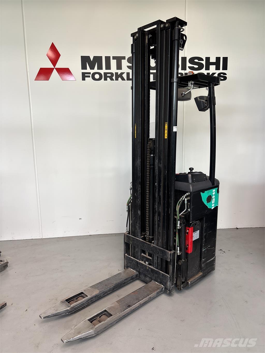 Mitsubishi SBR16N Self propelled stackers