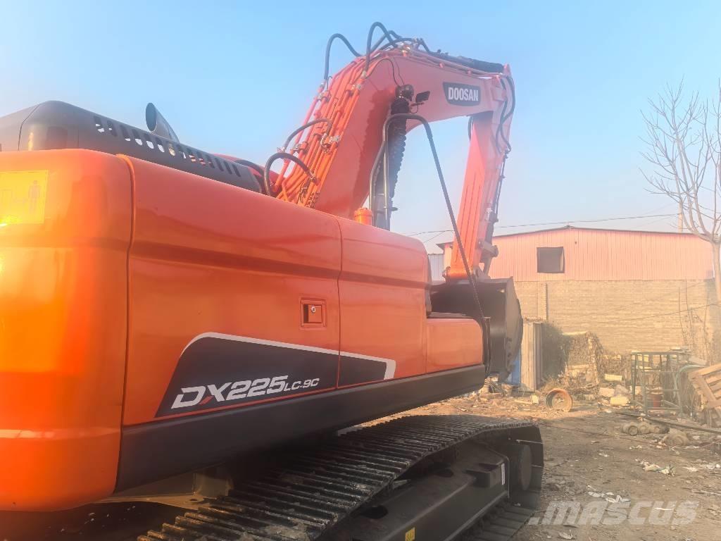Doosan DX225 Crawler excavators