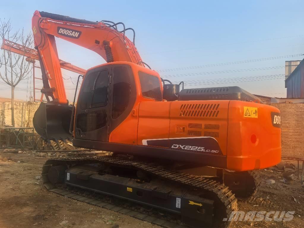 Doosan DX225 Crawler excavators