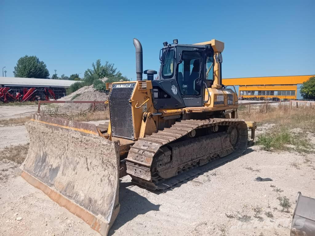 Komatsu D 61 EX-15 Crawler dozers
