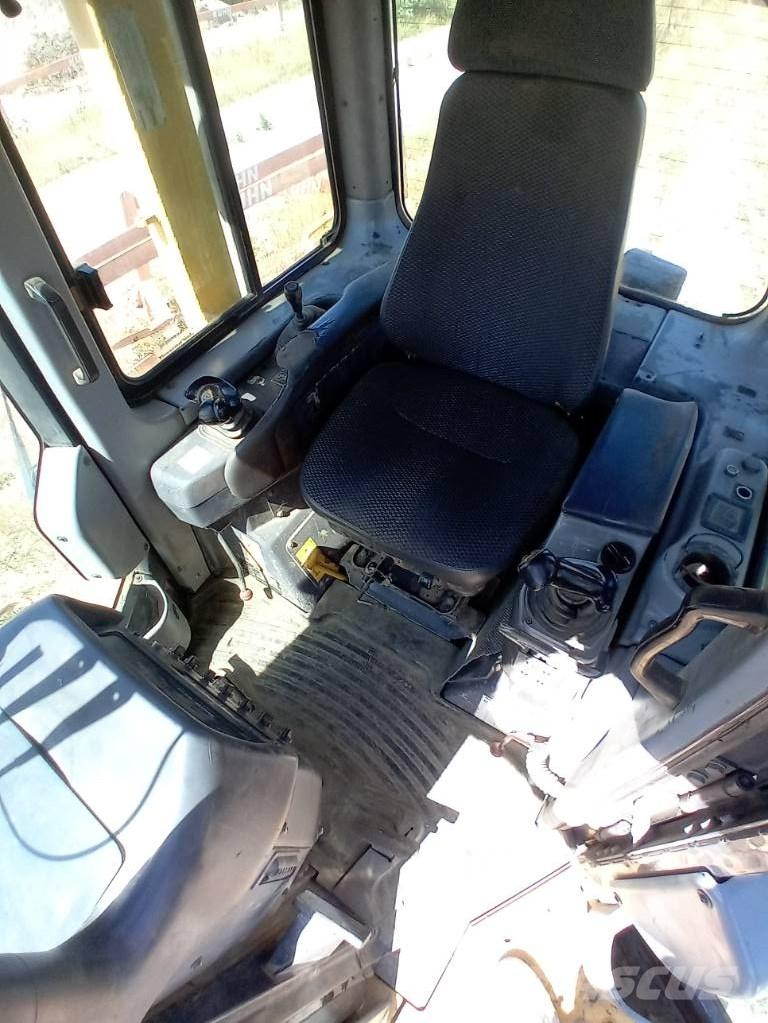 Komatsu D 61 EX-15 Crawler dozers