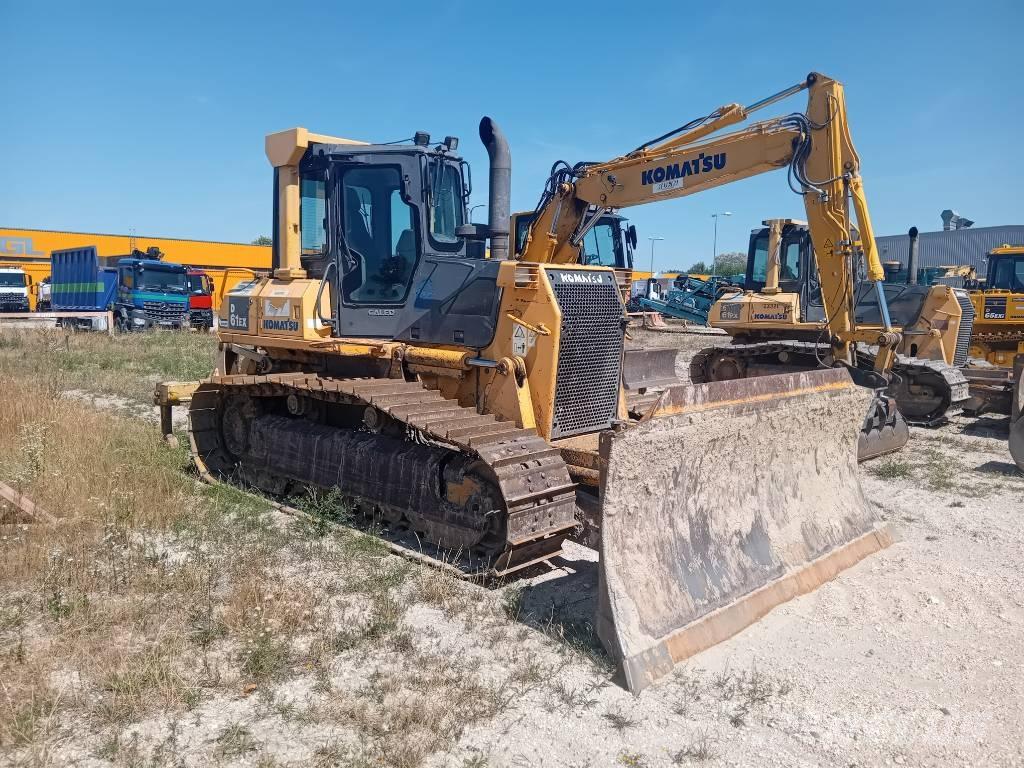 Komatsu D 61 EX-15 Crawler dozers