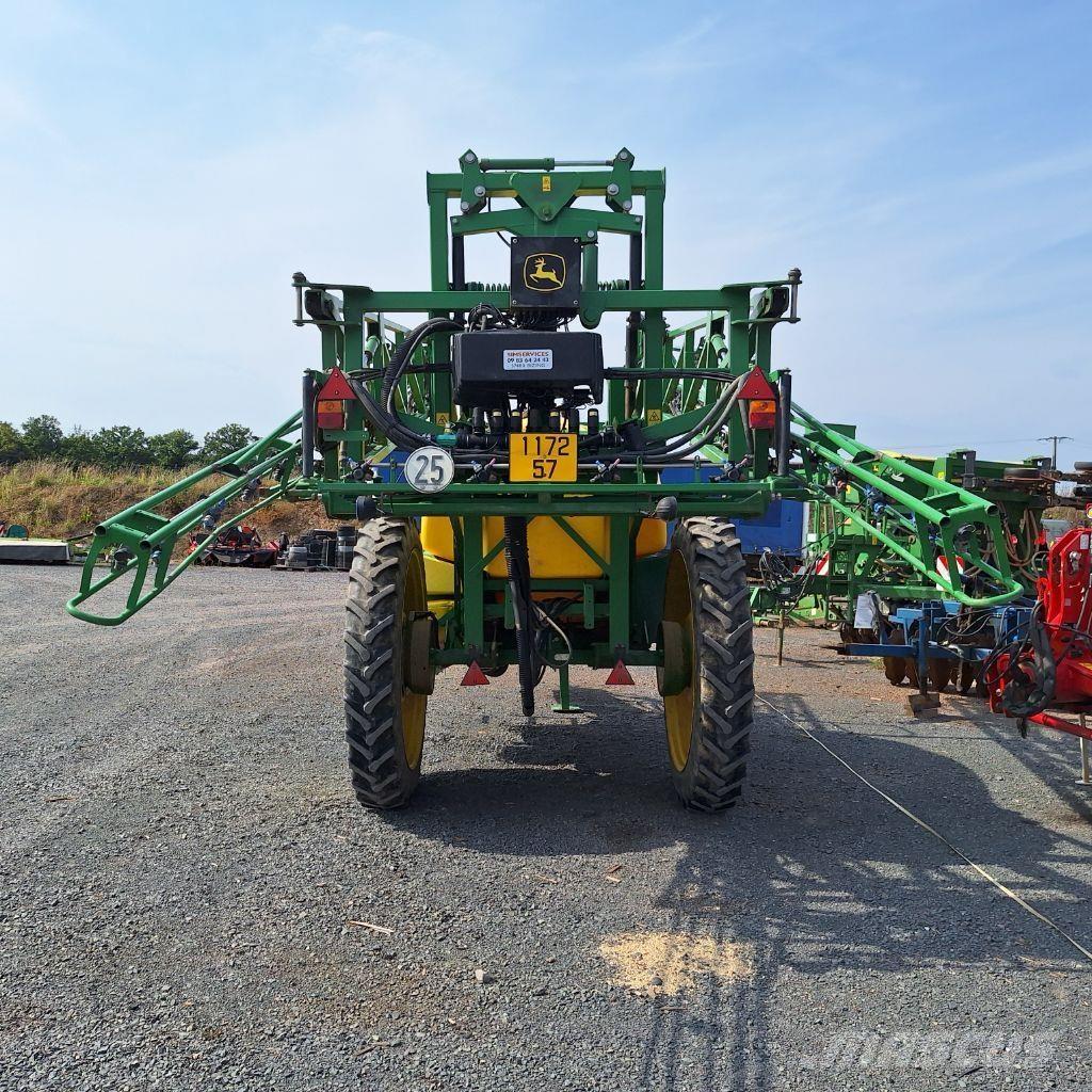 John Deere 732 Trailed sprayers