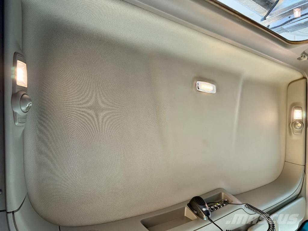 Peterbilt 567 Truck Tractor Units