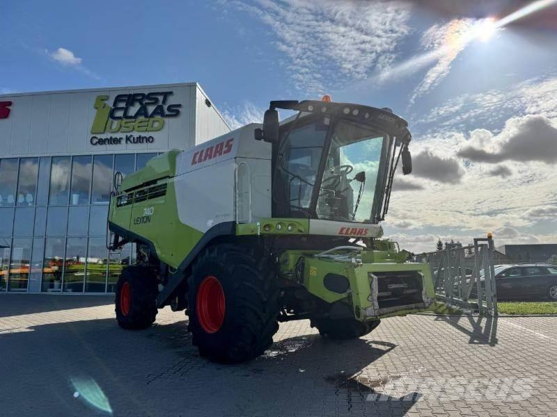 CLAAS LEXION 740 Combine harvesters