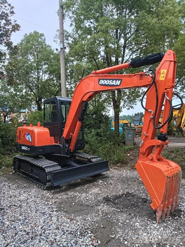 Doosan DH 55 Mini excavators < 7t