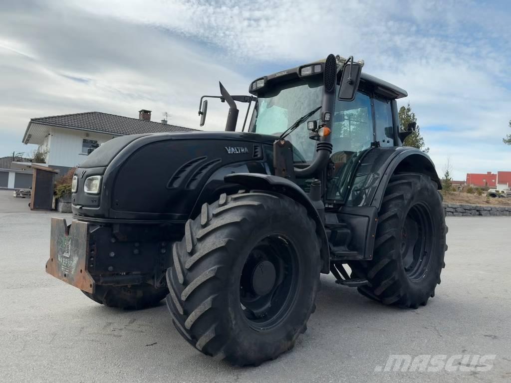 Valtra T 162 Tractors