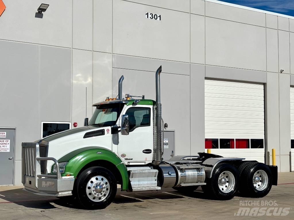 Kenworth T880 Truck Tractor Units