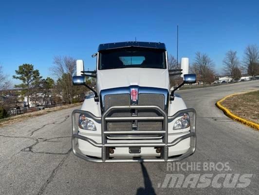 Kenworth T 680 Truck Tractor Units