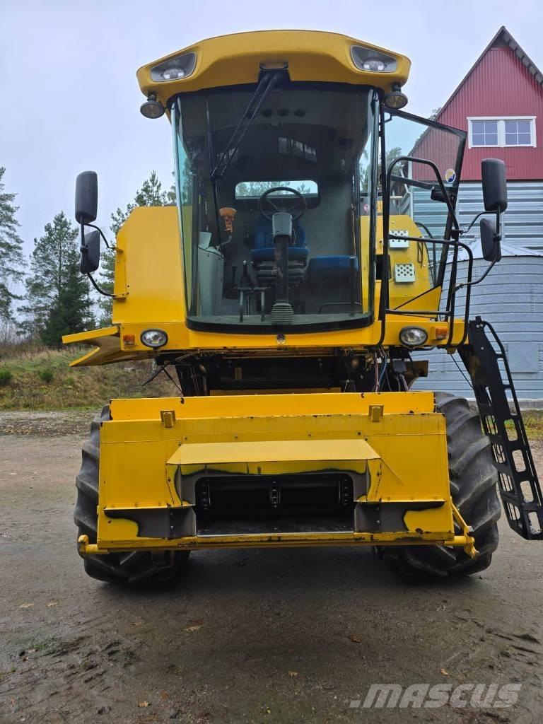 New Holland TC 5050 Combine harvesters
