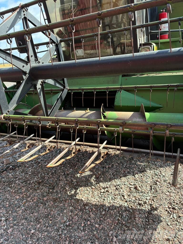 John Deere 1042 Combine harvesters