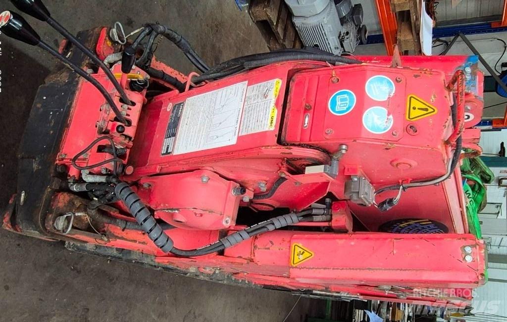 Unic 295 Mini cranes