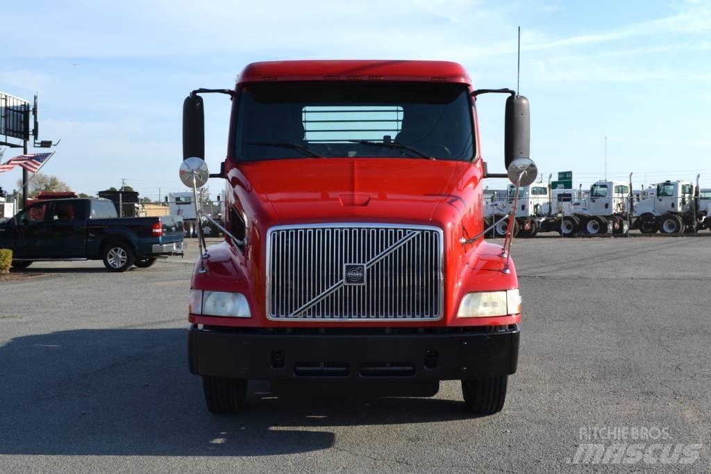 Volvo VNM 42 T200 Truck Tractor Units