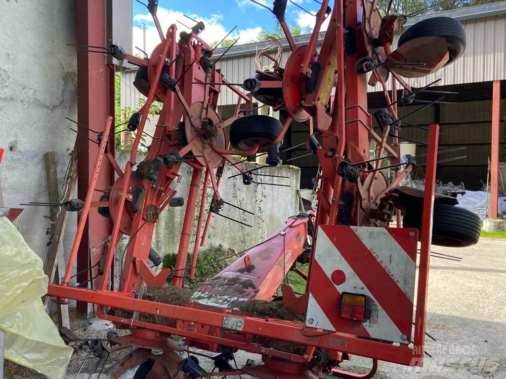 Kuhn GF8702 Rakes and tedders