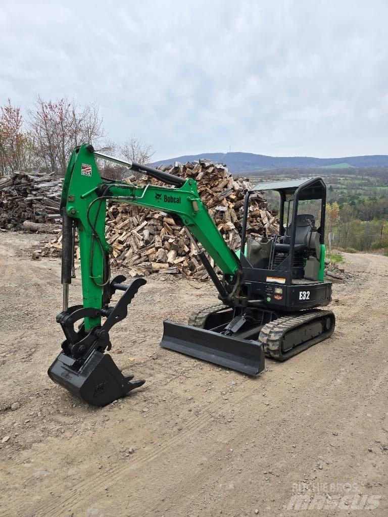 Bobcat E 32 Mini excavators < 7t