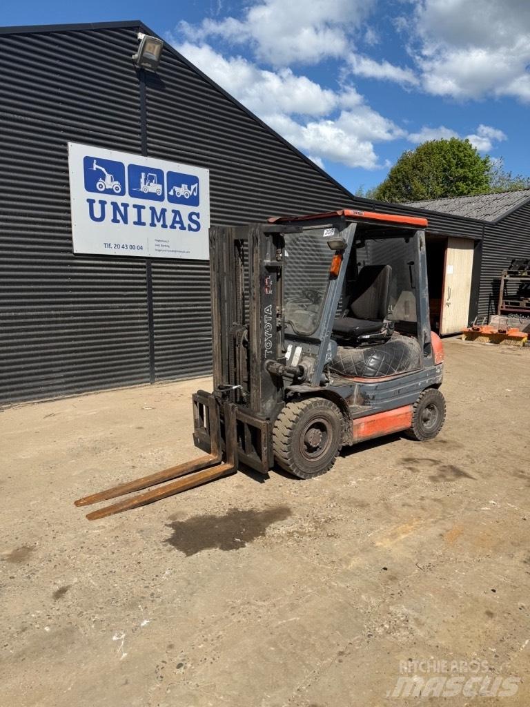 Toyota FD 25 Diesel trucks