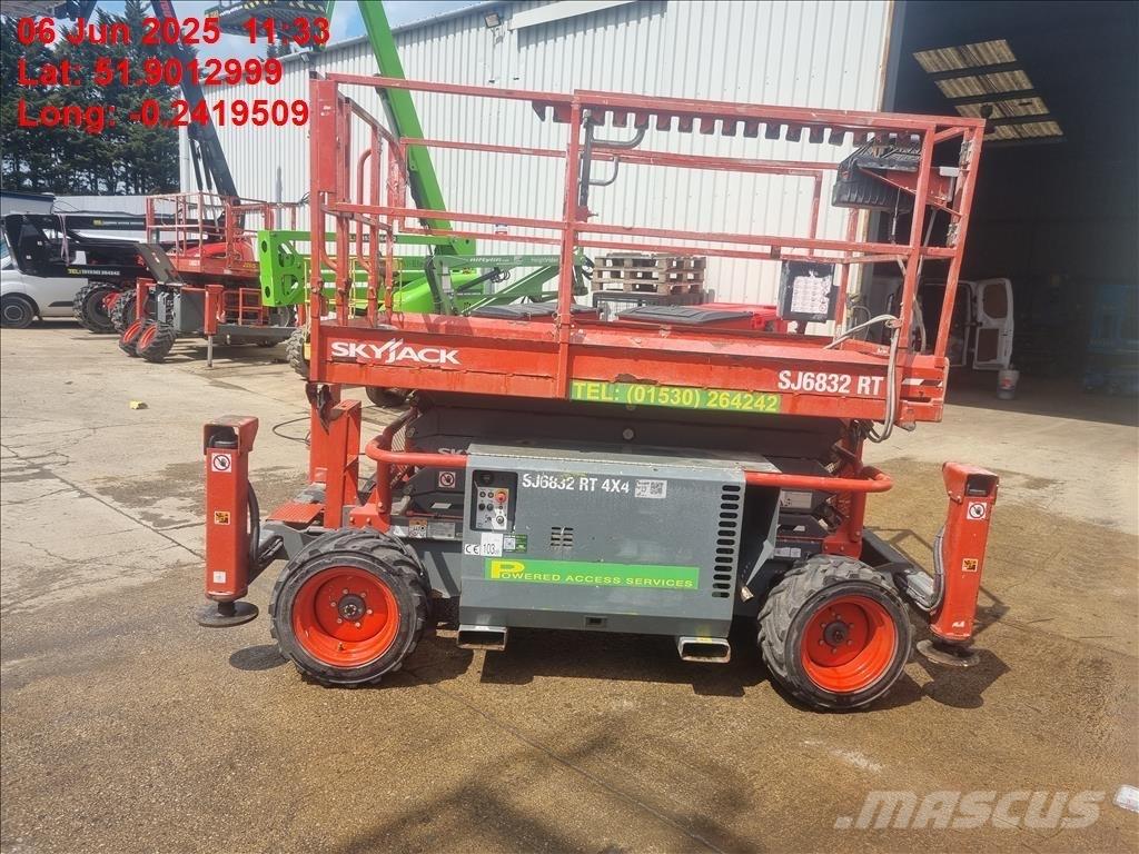 SkyJack SJ 6832 RT Scissor lifts
