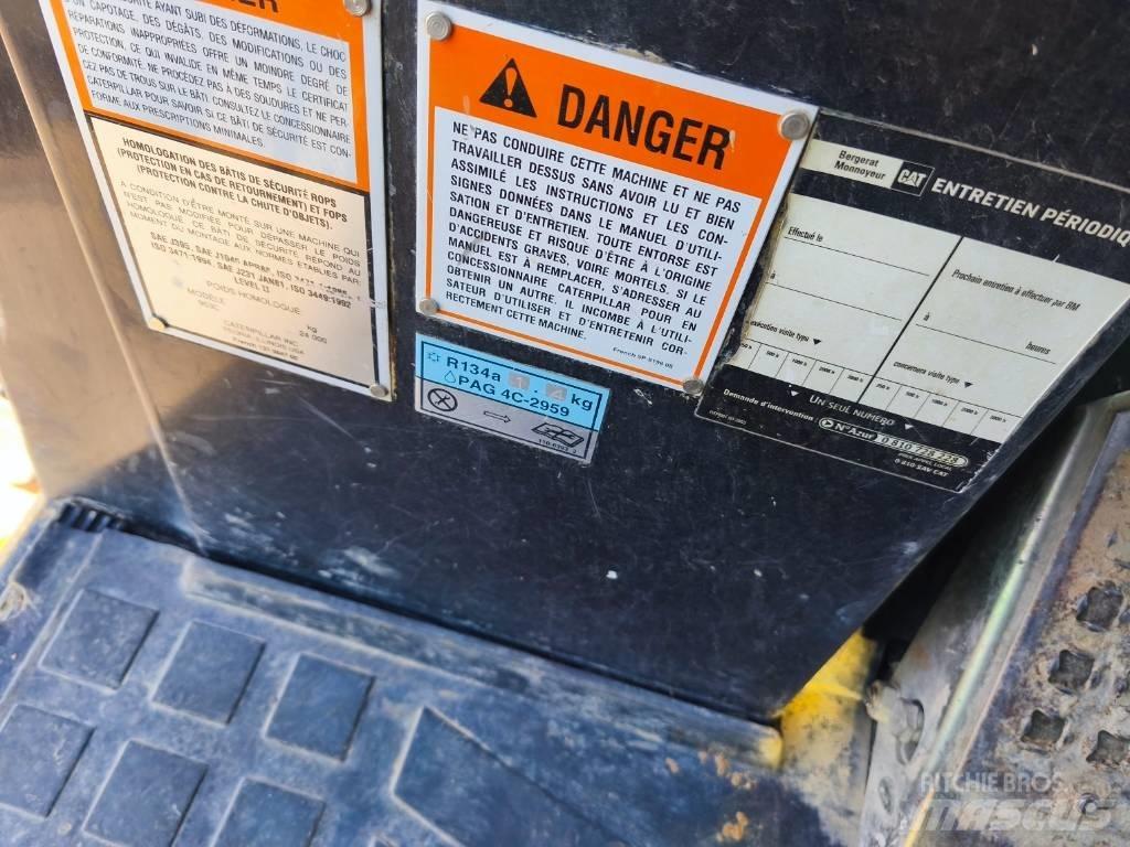 CAT 963 C Crawler FEL's